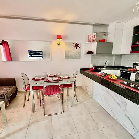 Corallo Artdesign 100 M From The Apartmán *