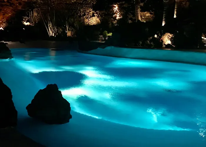 Corallo Artdesign 100 M From The Apartment